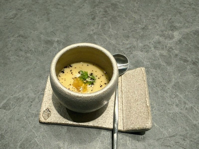 WOOHANA Yeouido · a warm soup to finish the course