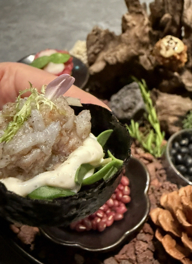 WOOHANA Yeouido · the signature Hanwoo showing — marbled beef cuts and caviar presented in a display chest