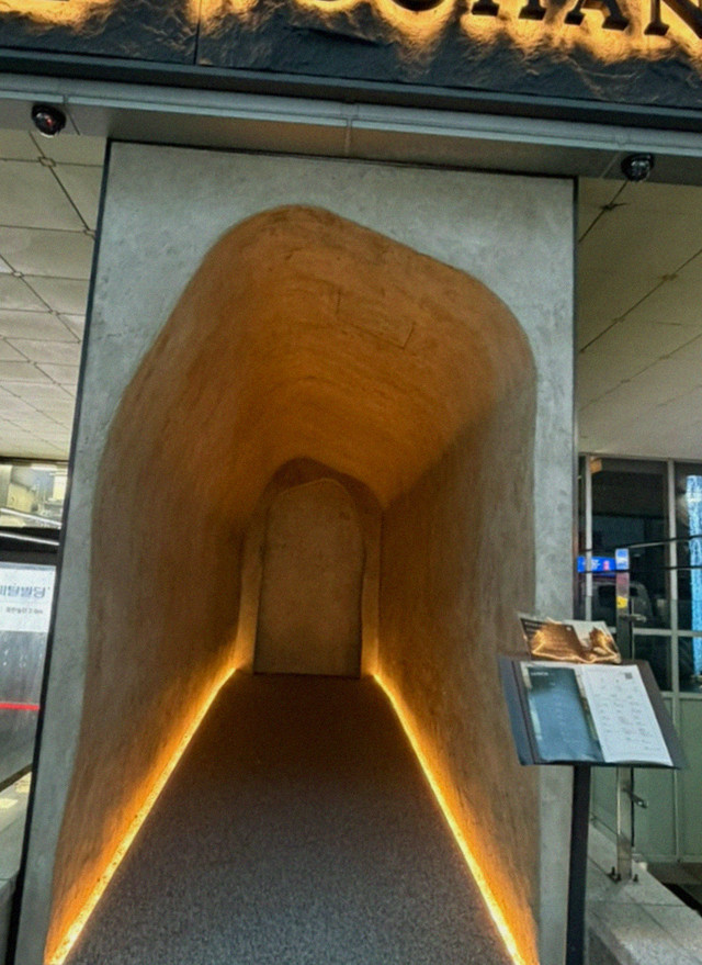 WOOHANA Yeouido · restaurant entrance and signage