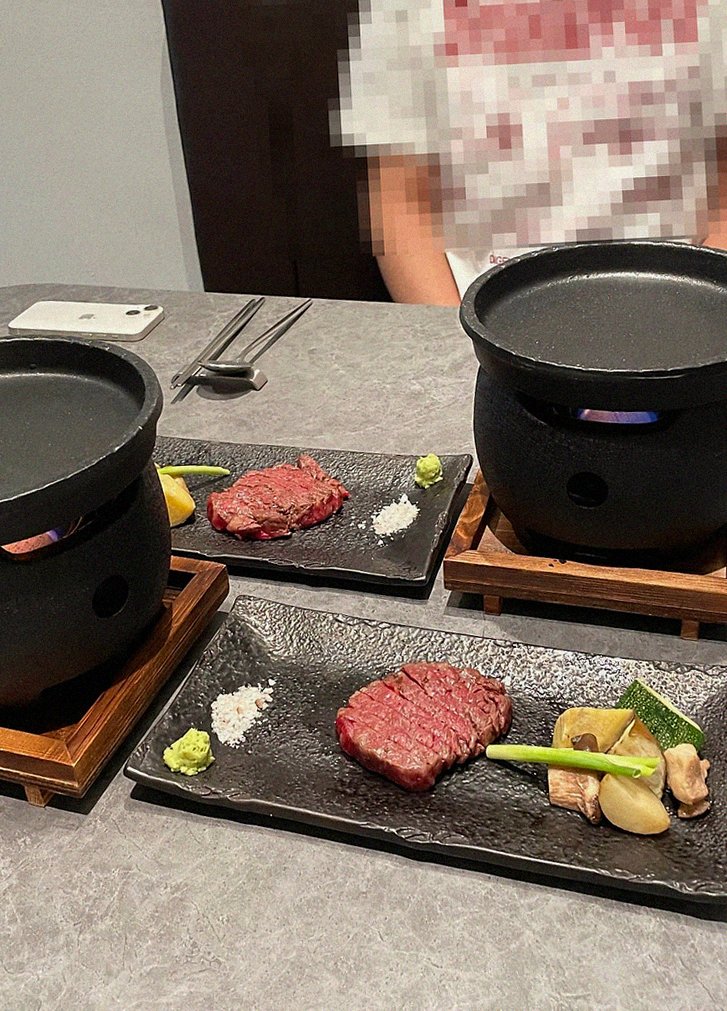 우하나 여의도점 · 여의도 룸식당 여의도 맛집 · 시그니처 한우 쇼잉 — 진열함에 담긴 마블링 한우와 캐비아