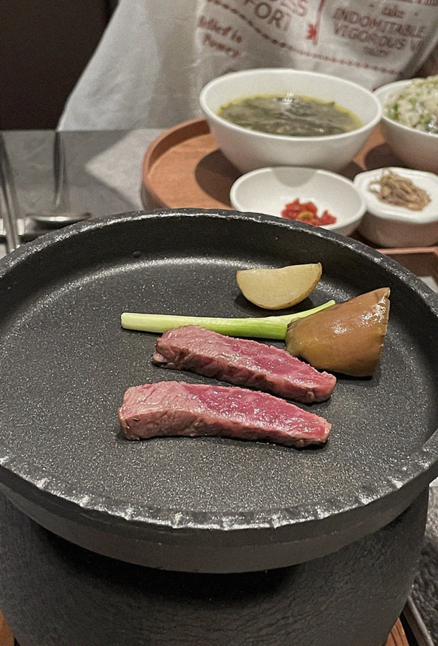 우하나 여의도점 · 여의도 룸식당 여의도 맛집 · 한 접시씩 정성껏 플레이팅된 한우 코스 요리