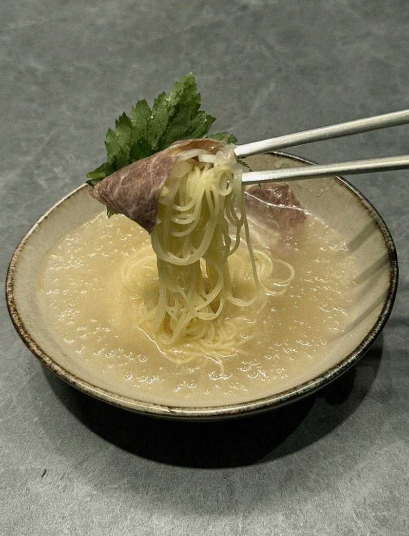 WOOHANA Yeouido · 締めの温かいスープ