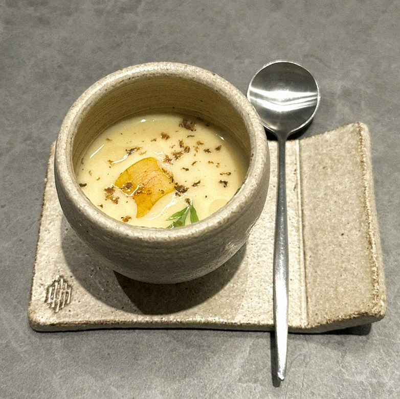 WOOHANA Yeouido · 締めの温かいスープ