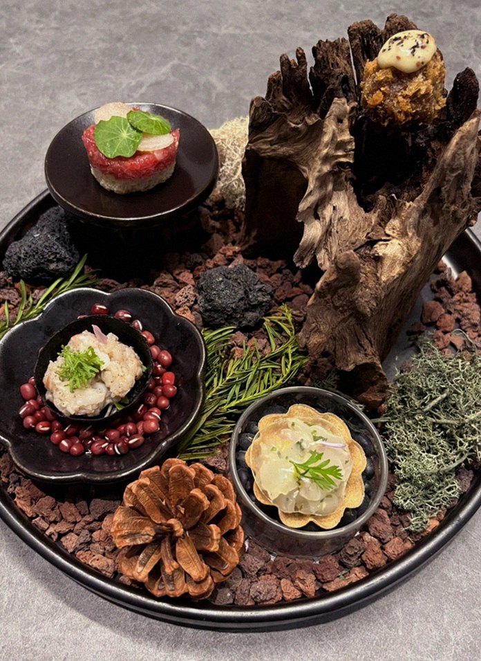 WOOHANA Yeouido · the signature Hanwoo showing — marbled beef cuts and caviar presented in a display chest