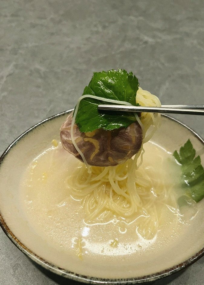 WOOHANA Yeouido · a warm soup to finish the course