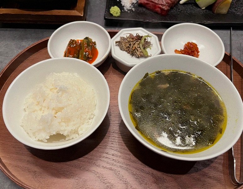 WOOHANA Yeouido · assorted Korean side dishes (banchan)