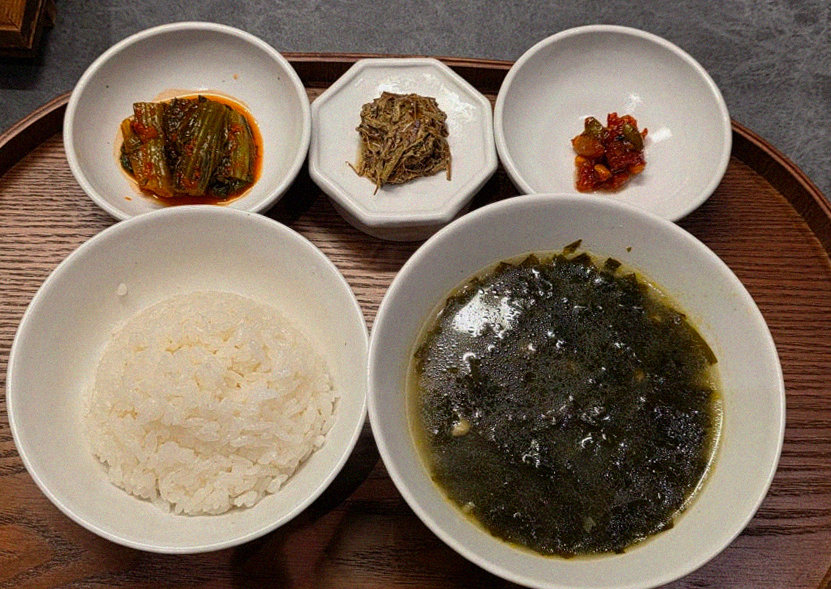 WOOHANA Yeouido · 彩り豊かなおかず(バンチャン)