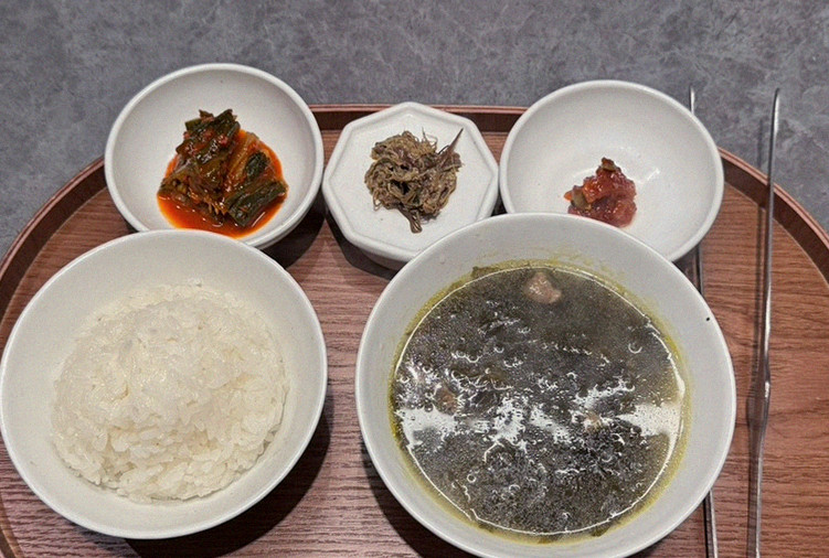 WOOHANA Yeouido · 彩り豊かなおかず(バンチャン)