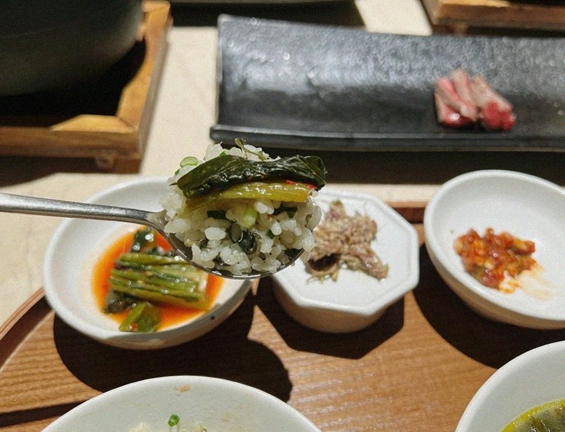 WOOARA Gwanghwamun · assorted Korean side dishes (banchan)