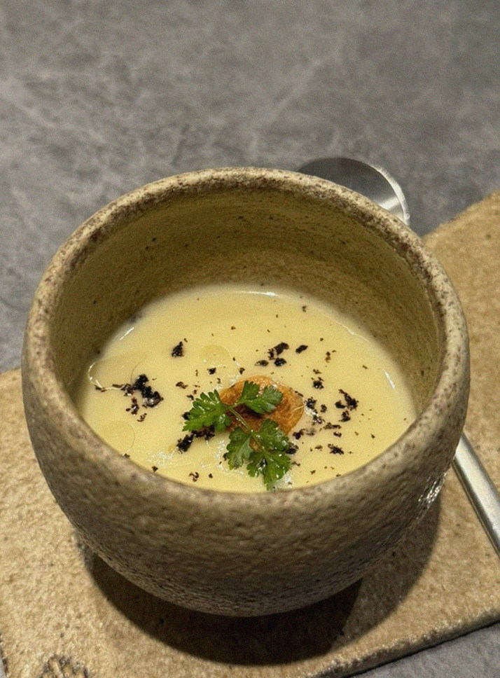 WOOHANA Jonggak · a warm soup to finish the course