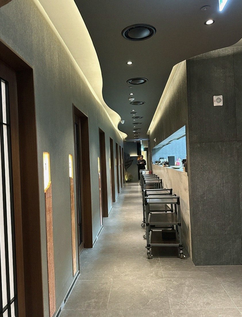 WOOHANA Jonggak · a private dining room — every table is a private room