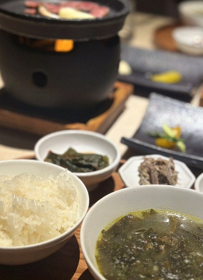 WOOARA Gwanghwamun · assorted Korean side dishes (banchan)