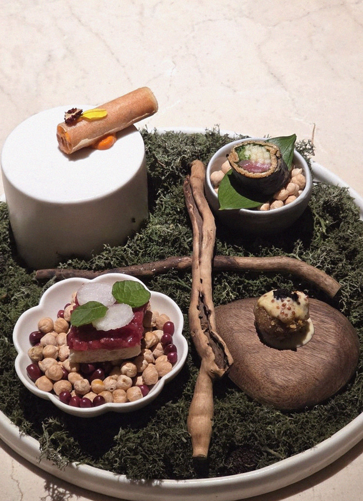 WOOARA Gwanghwamun · a plated course of Hanwoo beef