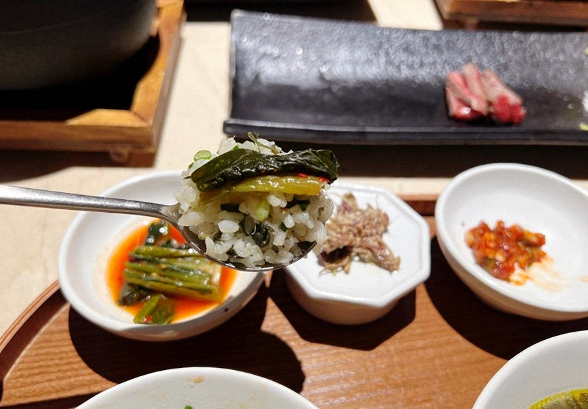 WOOARA Yeouido · assorted Korean side dishes (banchan)