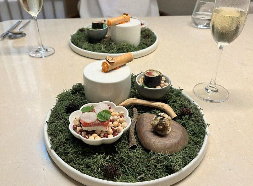 WOOARA Yeouido · a plated course of Hanwoo beef