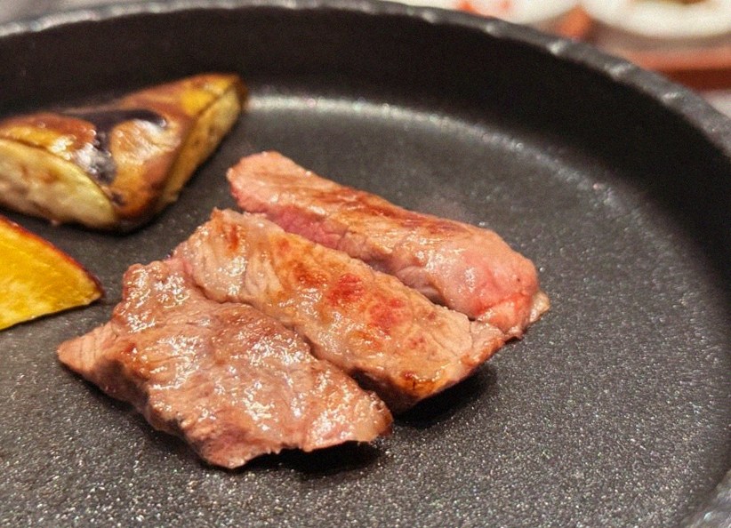 우하나 여의도점 · 63빌딩 근처 맛집 · 비장탄 그릴 위에서 익어가는 한우