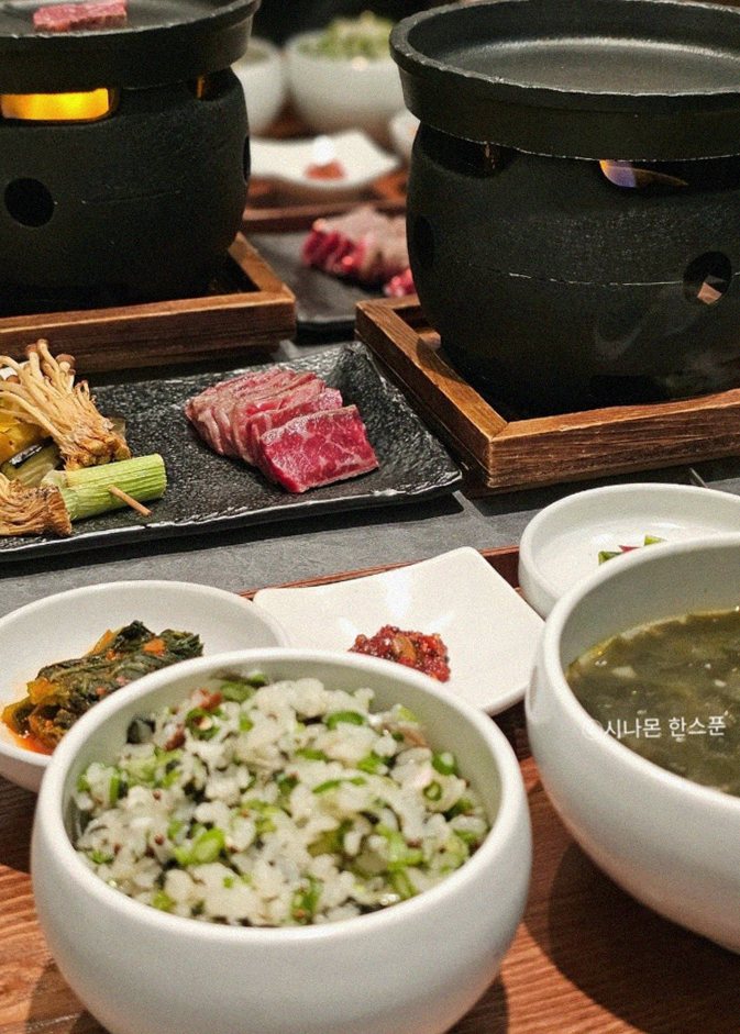 고우가 역삼점 강남 · 강남 한우오마카세 강남 룸식당 · 정갈하게 차려진 반찬과 곁들임 찬
