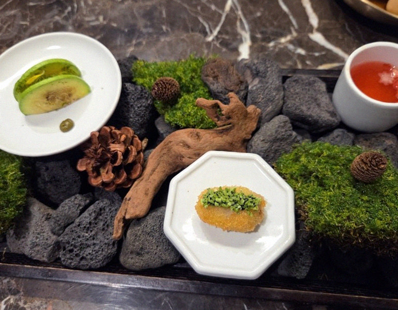 DAEBOJUNG City Hall · the signature Hanwoo showing — marbled beef cuts and caviar presented in a display chest