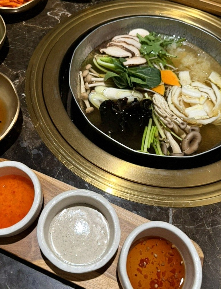 DAEBOJUNG City Hall · a warm soup to finish the course