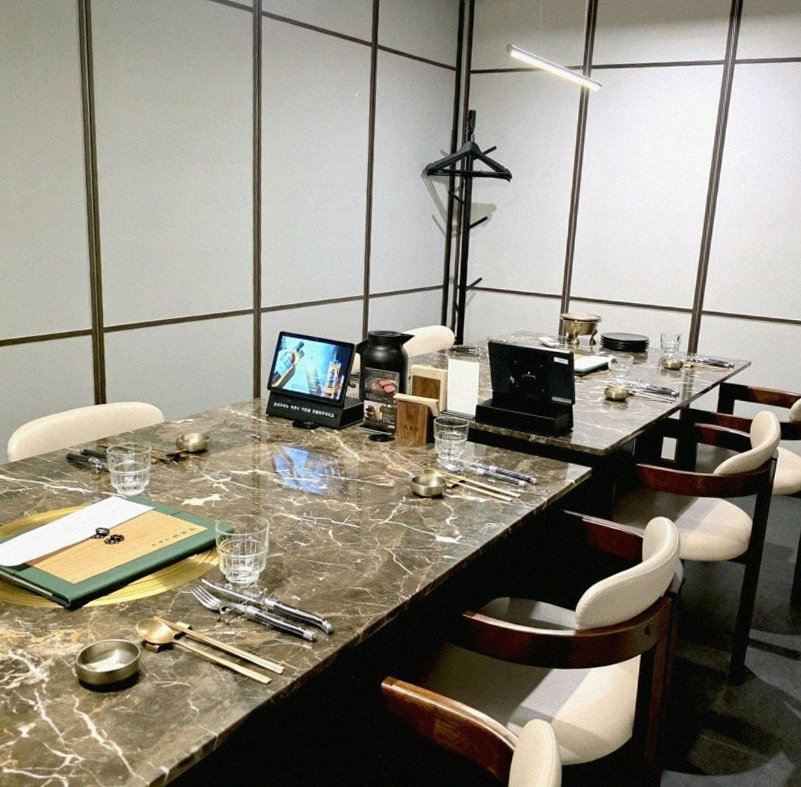 DAEBOJUNG City Hall · a private dining room — every table is a private room