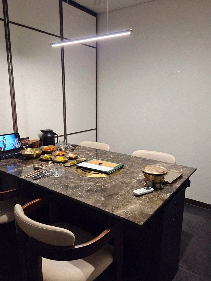 DAEBOJUNG City Hall · the full Hanwoo omakase table