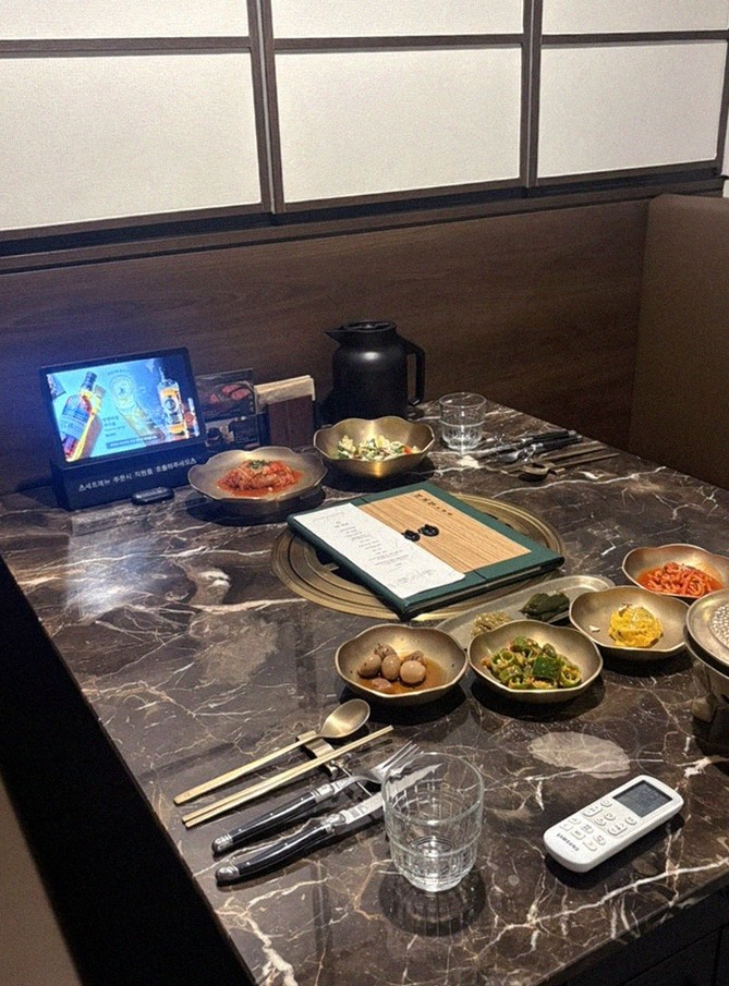 대보정 여의도점 · 더현대서울 맛집 · 한 상 가득 차려진 한우 오마카세 코스