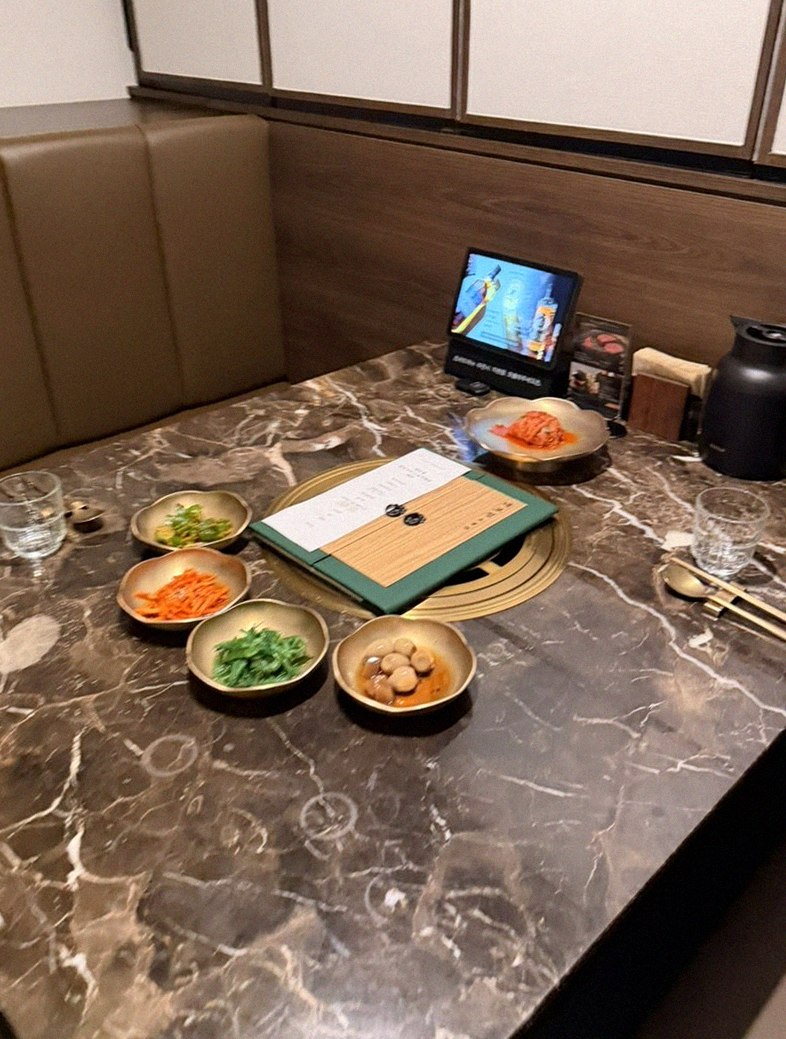 대보정 여의도점 · 여의도 한우 · 한 상 가득 차려진 한우 오마카세 코스