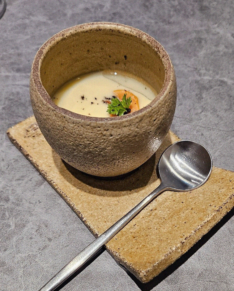 WOOHANA Jonggak · a warm soup to finish the course