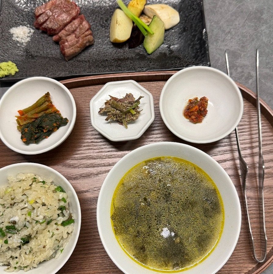 WOOHANA Jonggak · assorted Korean side dishes (banchan)