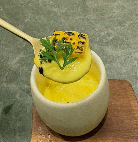 GOWOOGA Gwanghwamun · fresh Hanwoo beef tartare (yukhoe)
