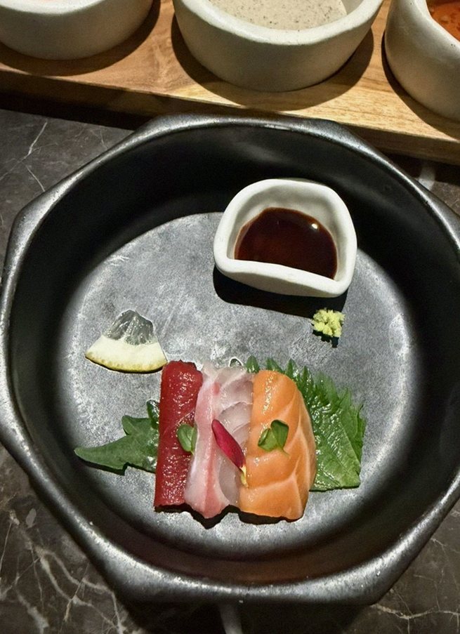 DAEBOJUNG Yeouido · the signature Hanwoo showing — marbled beef cuts and caviar presented in a display chest