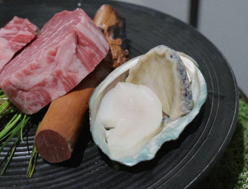 DAEBOJUNG Yeouido · seafood course served alongside the beef