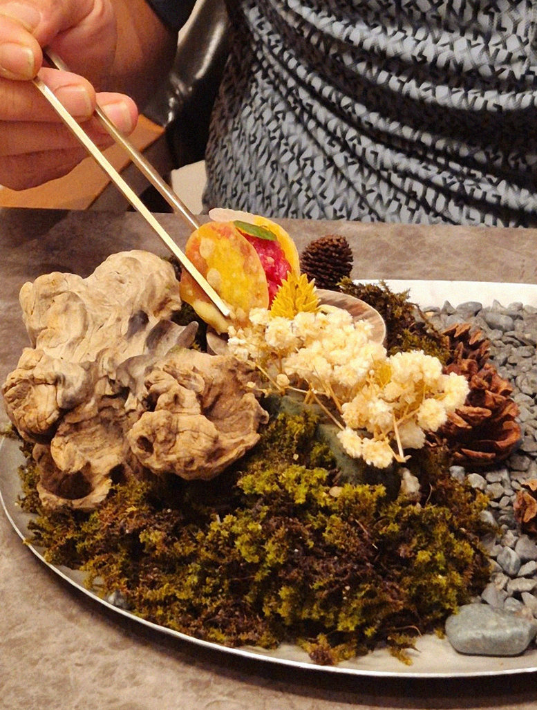 고우가 광화문점 · 안국 역 데이트 맛집 · 정갈하게 차려진 반찬과 곁들임 찬