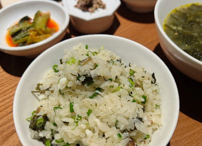 우아라 광화문점 · 경복궁역 점심 · 식사 코스와 곁들임