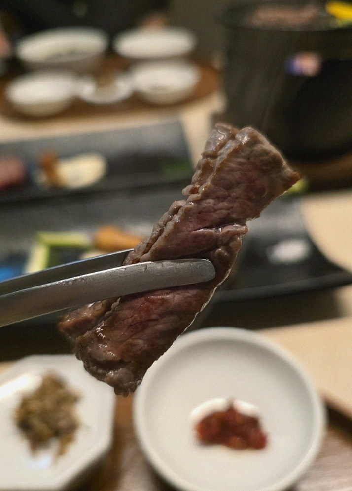 WOOARA Yeouido · 雪花纹理鲜明的顶级韩牛展示