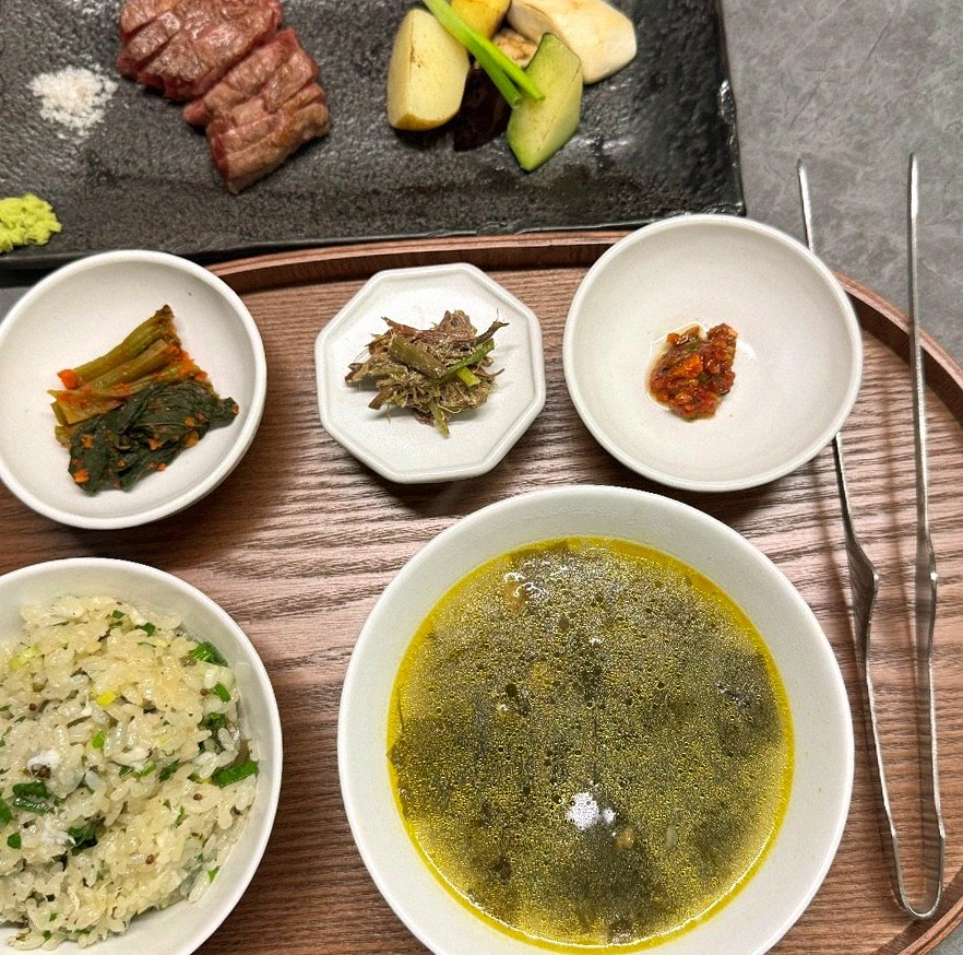 WOOHANA Jonggak · 彩り豊かなおかず(バンチャン)
