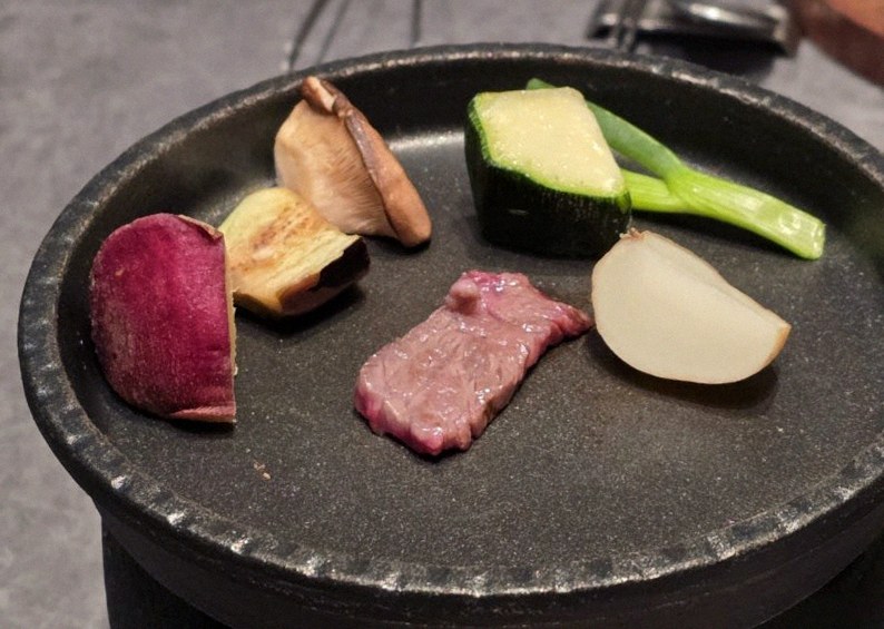 WOOHANA Jonggak · 備長炭で焼き上げる韓牛
