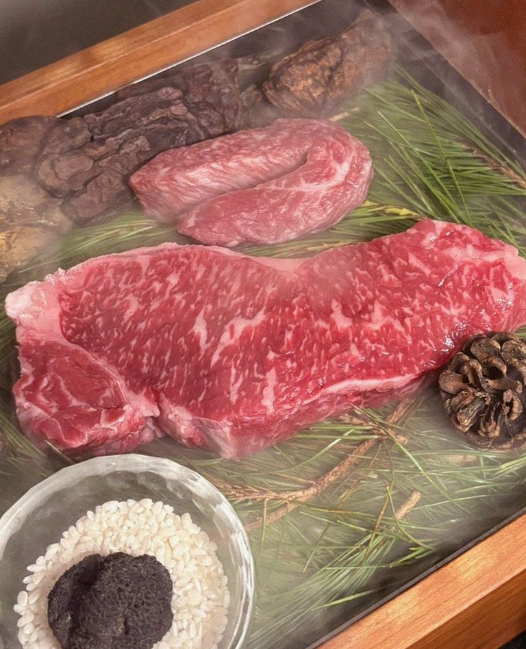 WOOARA Gwanghwamun · the signature Hanwoo showing — marbled beef cuts and caviar presented in a display chest