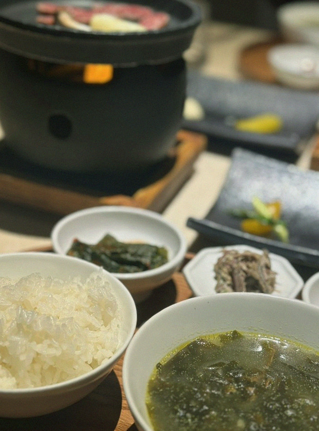 WOOARA Gwanghwamun · assorted Korean side dishes (banchan)