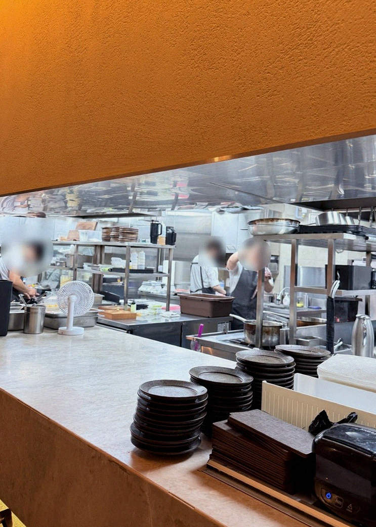 우아라 광화문점 · 광화문 룸식당 · 한 상 가득 차려진 한우 오마카세 코스