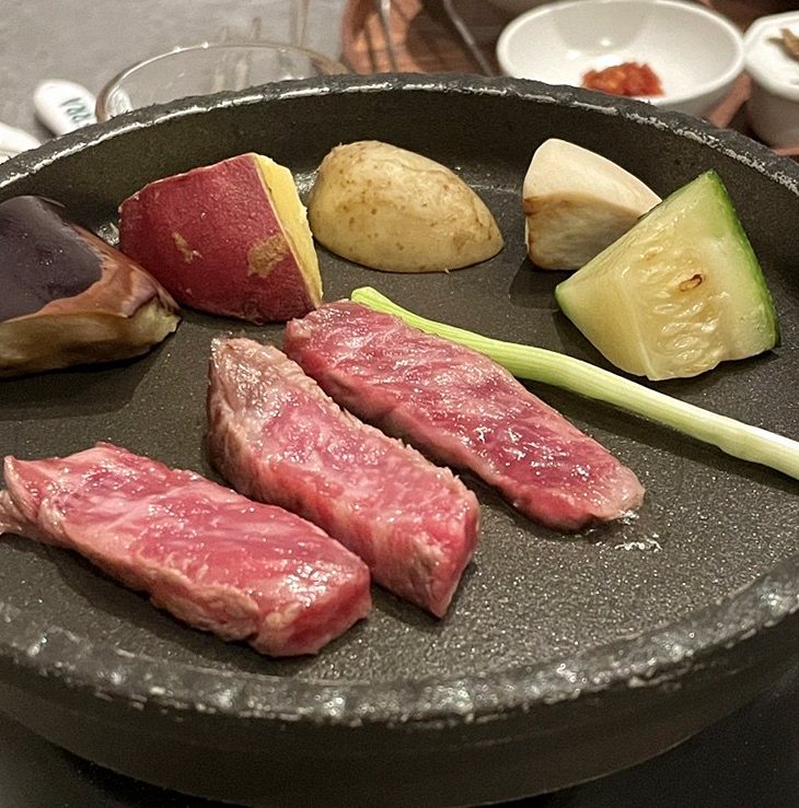 WOOHANA Jonggak · Hanwoo beef grilling over binchotan charcoal