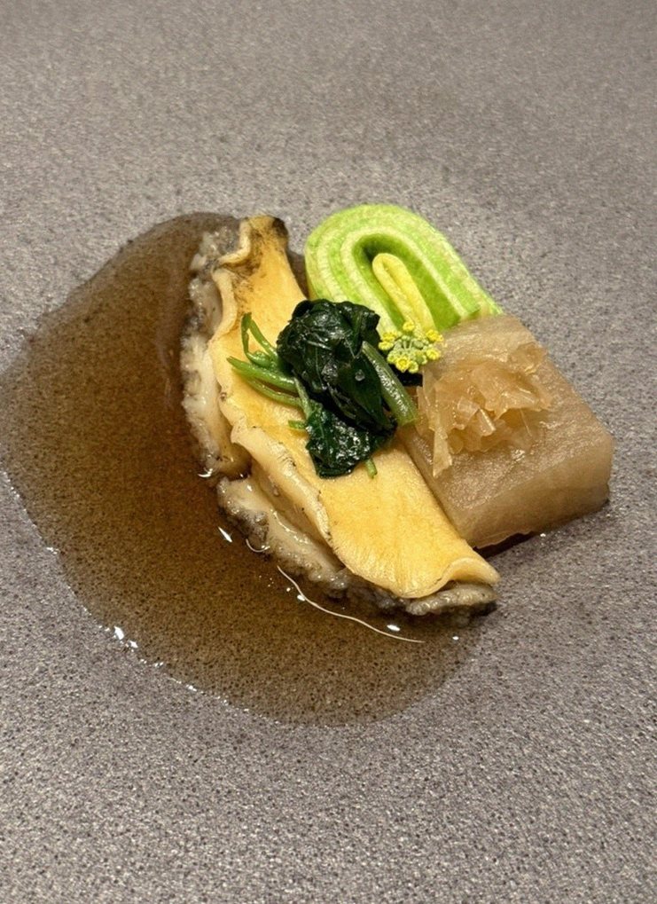 WOOHANA Jonggak · fresh Hanwoo beef tartare (yukhoe)