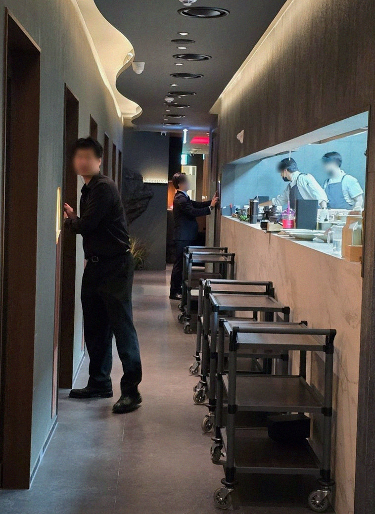 WOOHANA Jonggak · a private dining room — every table is a private room