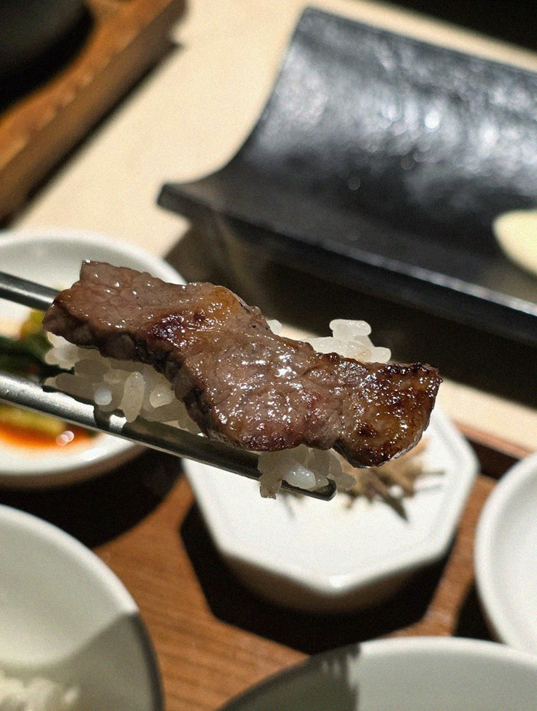 WOOARA Yeouido · premium marbled Hanwoo beef presented before grilling