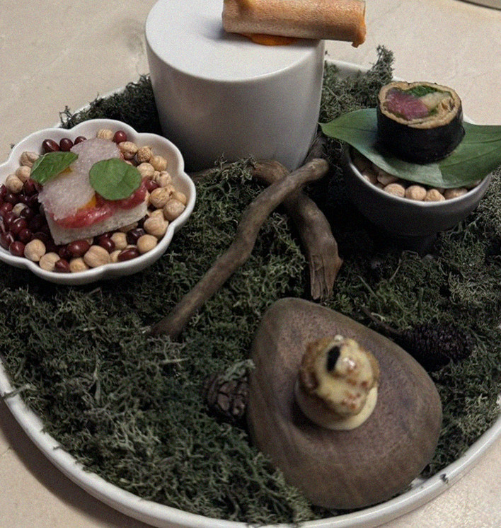 WOOARA Yeouido · seafood course served alongside the beef