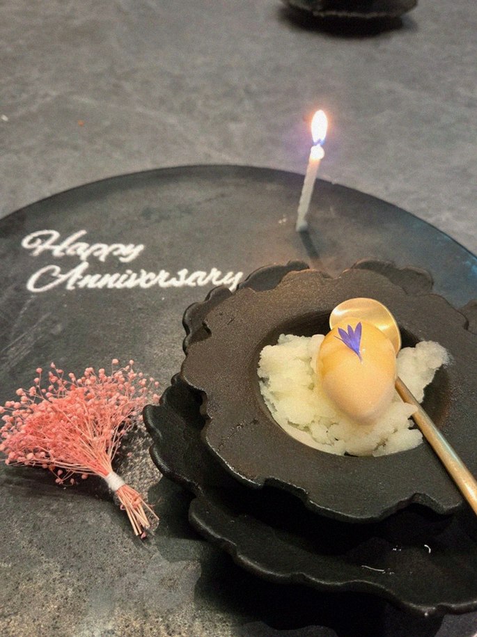 GOWOOGA Gangnam·Yeoksam · the signature Hanwoo showing — marbled beef cuts and caviar presented in a display chest