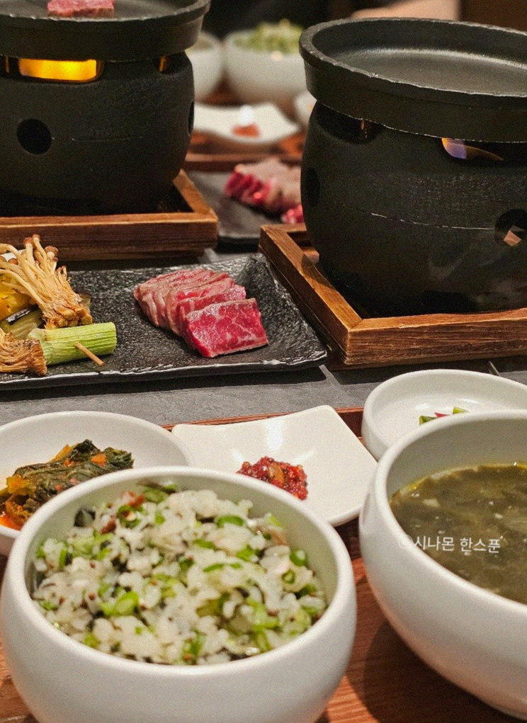 GOWOOGA Gangnam·Yeoksam · assorted Korean side dishes (banchan)