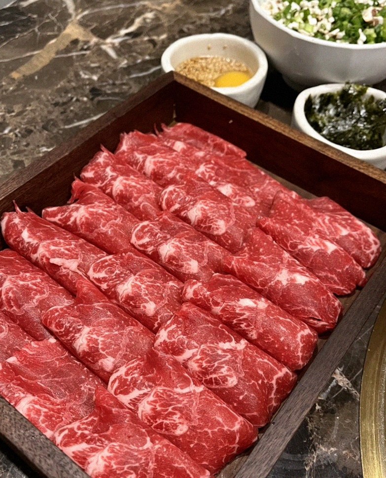 DAEBOJUNG Yeouido · premium marbled Hanwoo beef presented before grilling