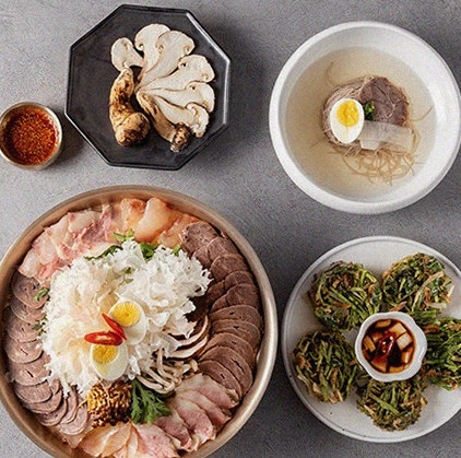 DAEBOJUNG Yeouido · seafood course served alongside the beef