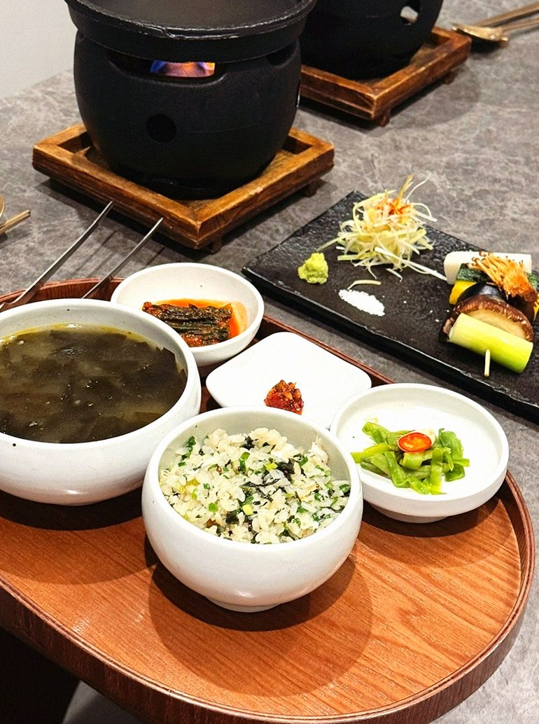 GOWOOGA Gwanghwamun · assorted Korean side dishes (banchan)